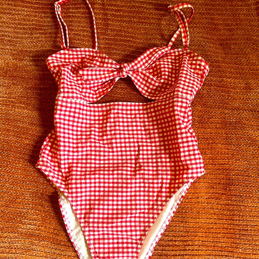 Forever 21 one piece swim brand new with liner